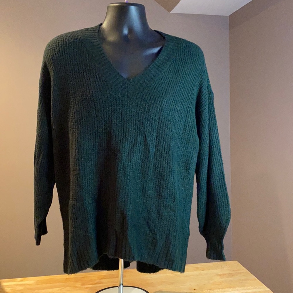 American Eagle Green V-neck oversized Woman’s Sweater Sz Small brand new w tags